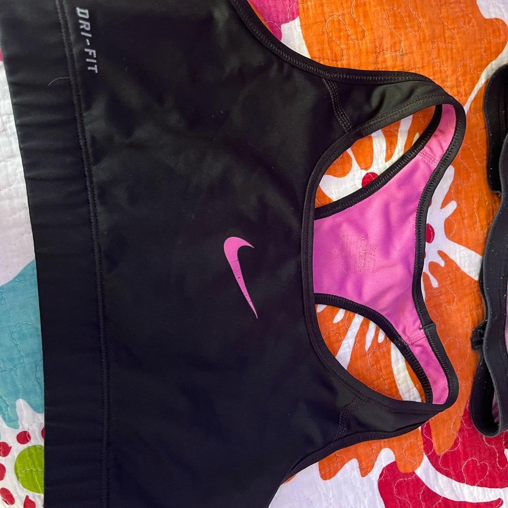 Black nike sports bra